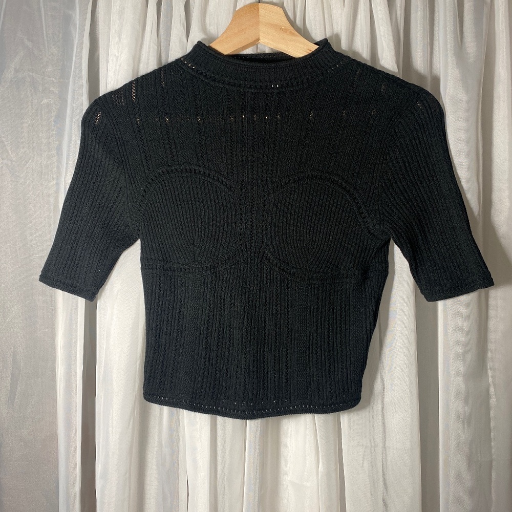 Mame Kurogouchi Uniqlo collab black 3D knit bra detail crop top